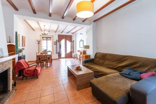 Casa a Carrer sant salvador 8. Encanto valenciano en el corazón del pueblo  descubre esta joya