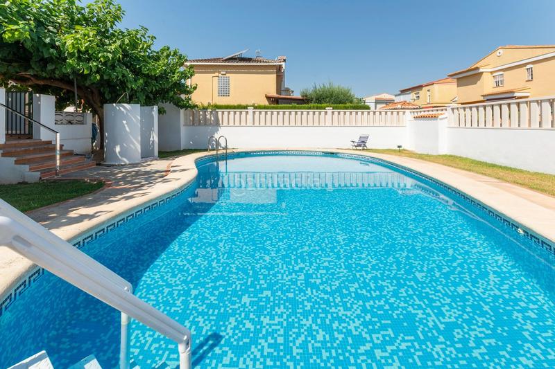 Foto 01d1c8d8-7283-480a-9a01-520be0d8c2dc. Doppelhaus mit heizung parking pool in Park Nord - Casona Gandia