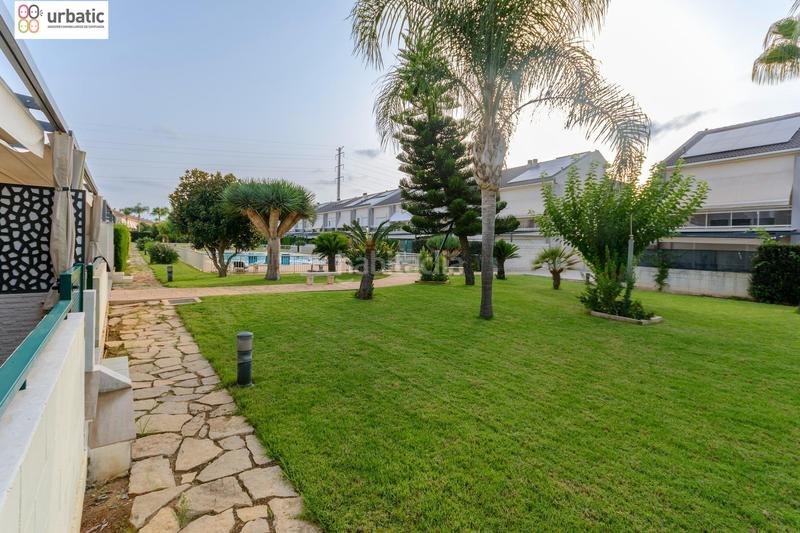 Foto b124f554-cf54-4e7c-a64d-227e0347420e. Semi detached house with parking pool in Park Nord - Casona Gandia