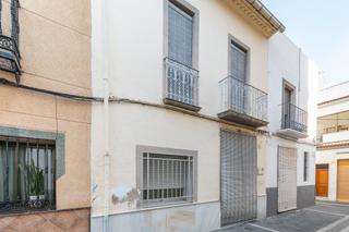 Casa en Calle sant vicent 4. Amplia casa semireformada en el corazn de bellreguard