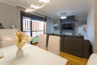 Etagenwohnung  Avenida grau del. Empieza una nueva etapa en un hogar que lo tiene todo.