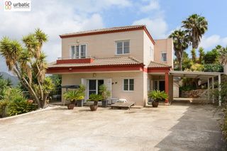 Xalet a Urbanizaciones. Tu oasis de paz a cinco minutos del mar