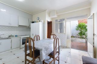 Planta baixa en Calle barranc 54. Vivienda en planta baja con terraza y patio de m�s de 25 m2 en g