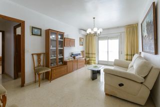 Etagenwohnung  Calle s�quia assut. Amplio piso de 4 habitaciones en benipeixcar  esclavas  luminosi