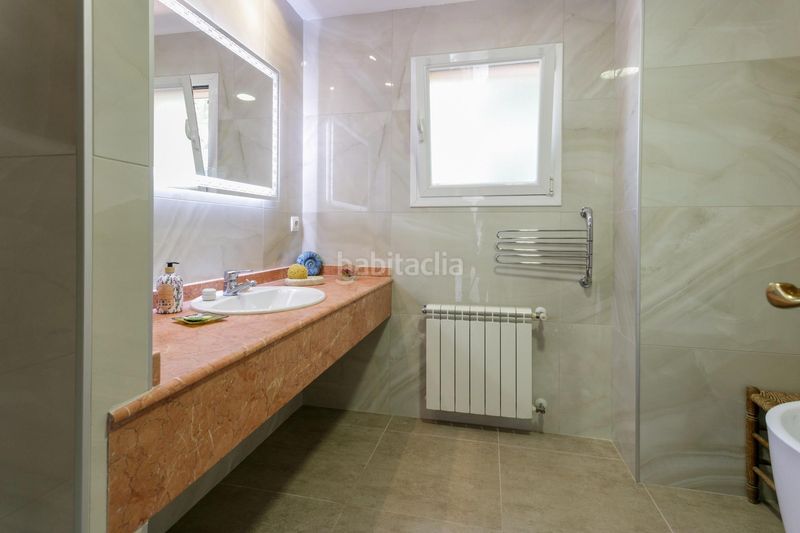 Foto f1d865f7-6a5e-4f05-bc46-d95c649eeb23. Xalet a calle calle penya roja 1b a Barx