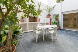 Casa  Mare de deu desemparats. Casa totalmente reformada con gran terraza y patio privado en ta