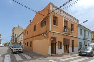 Maison  Calle pascual reinalt 16. Casa planta baja y primer piso independiente  con garaje en real
