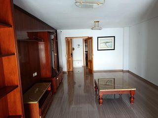Location Appartement  Calle benicanena. Piso muy bien situado y preparado para entrar.