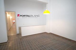 Pis  Carrer julià centelles. Piso único con local/comercial y sótano