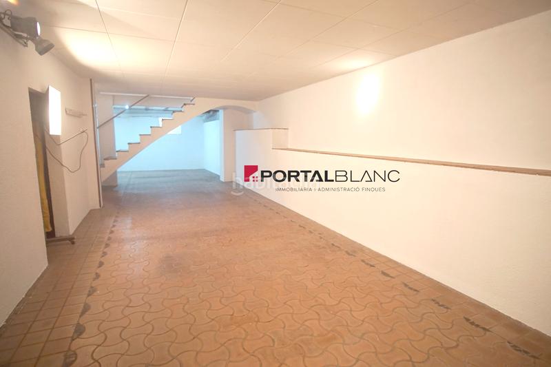 Foto 61a2ee5a-358c-48c3-9612-420f59fb476b. Piso en carrer julià centelles 21 piso único con local/comercial y sótano en Granollers