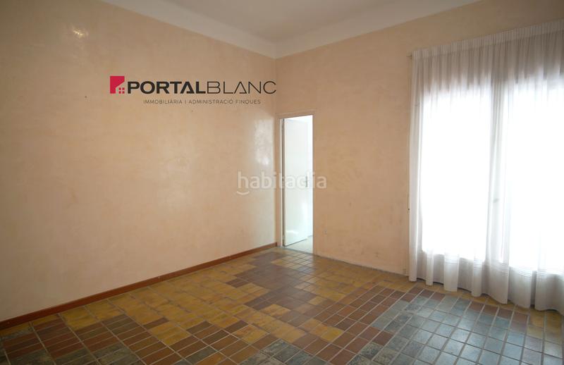 Foto b450be22-8aba-4ae7-b2ce-241f7370ee60. Piso en carrer julià centelles 21 piso único con local/comercial y sótano en Granollers