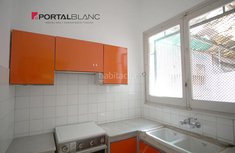 Foto dfd9542b-ad3b-46b3-8b4a-dfb67af9efc4. Piso en carrer julià centelles 21 piso único con local/comercial y sótano en Granollers