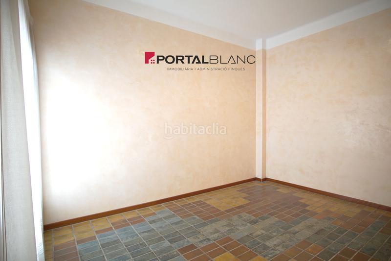 Foto f5a061cf-5bcd-4e0a-8dba-58cb301cd2b2. Piso en carrer julià centelles 21 piso único con local/comercial y sótano en Granollers