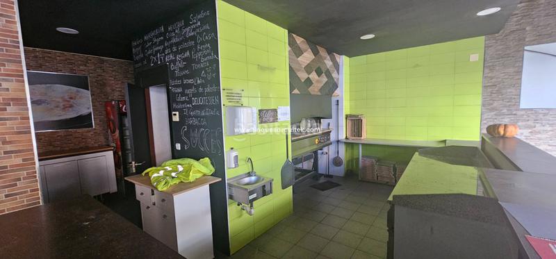 Foto f520be55-c474-4a99-8f3b-477d395f0374. Alquiler local comercial en carrer d'agusti duran i sanpere 16 restaurantepizzeria en Cappont sin traspasso. en Lleida