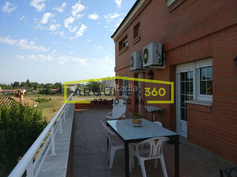 Foto 2718d93d-a05c-4830-b98b-7a5c40b255cc. Chalet con riscaldamento parcheggio piscina in Ciutat Jardí Lleida