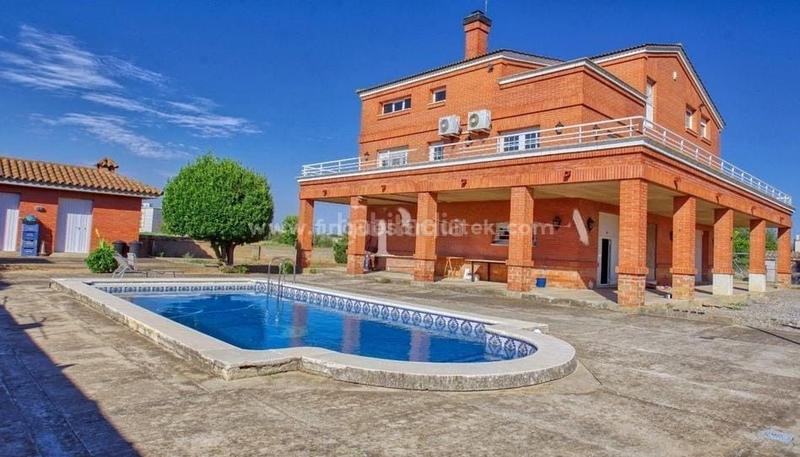 Foto 70ad1cb5-c2f8-42e1-bb0e-661e54d6e7e4. Chalet con riscaldamento parcheggio piscina in Ciutat Jardí Lleida