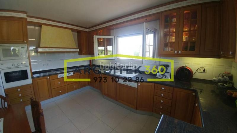 Foto b6924647-dd2f-4979-a586-1af47f1fdaae. Chalet con riscaldamento parcheggio piscina in Ciutat Jardí Lleida