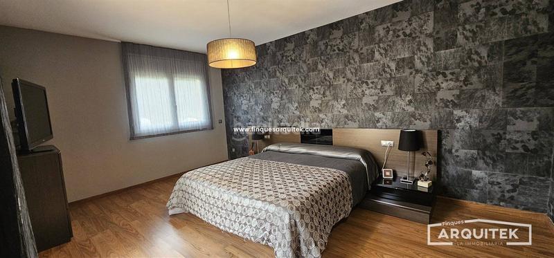 Foto 88211fb9-b66c-4375-9161-7c0a5fe13970. Chalet , casa privada seminueva. en Albesa
