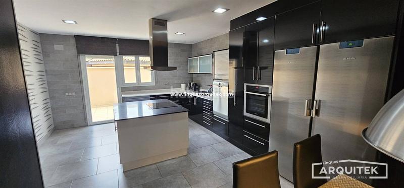 Foto 99efbd32-8460-46a3-9dd9-3c8b3eb68043. Chalet , casa privada seminueva. en Albesa
