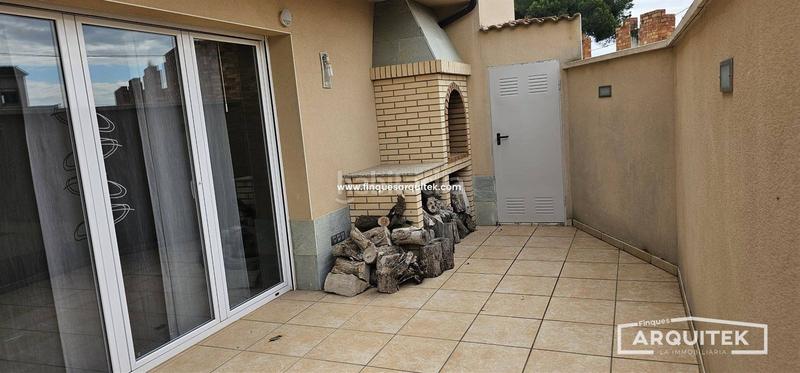 Foto bf5c4c25-e419-4a02-97d7-54d0504c622c. Chalet , casa privada seminueva. en Albesa