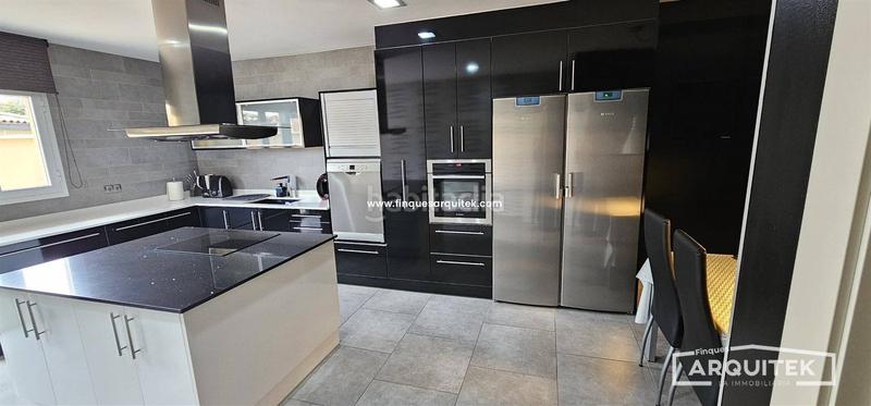 Foto ffd64217-9541-4969-8ae6-c0d47b989ef5. Chalet , casa privada seminueva. en Albesa
