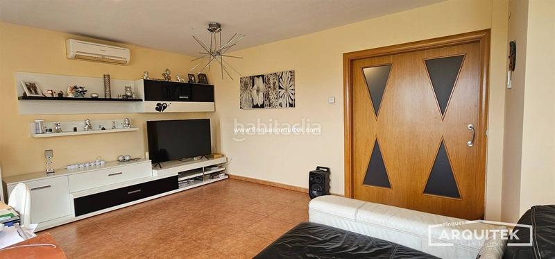 Foto d55bc968-8a07-4e71-8a44-cf9974e1415b. Casa  con ascensor en termens en Térmens