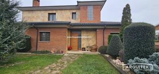 Haus in Alpicat. Chalet unifamiliar aislado, con parcela esquinera, urb. terrafer