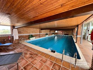 Chalet in Monzón. Oportunidad, chalet unifamilar, único.