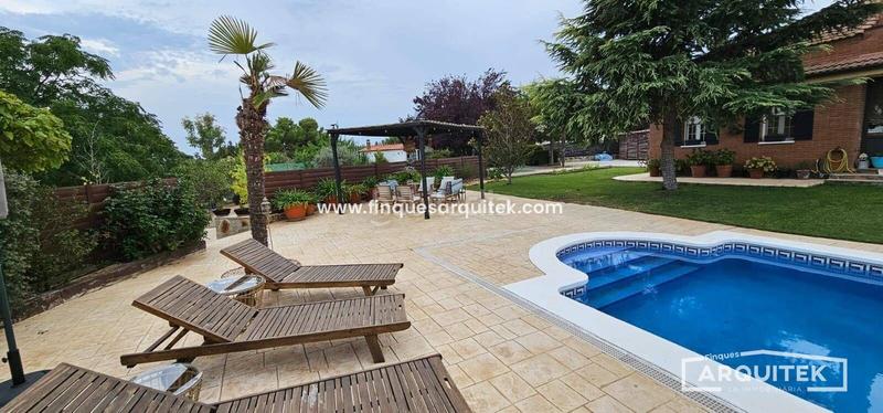 Foto 03e70622-36c8-47ac-adeb-cf3f63681e54. Chalet oportunidad , chalet exclusivo parcela 2300m2 con jardín y piscina en Alpicat