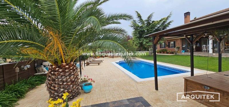 Foto 4f154126-8773-47a6-99e0-5cb02d84b6ef. Chalet oportunidad , chalet exclusivo parcela 2300m2 con jardín y piscina en Alpicat