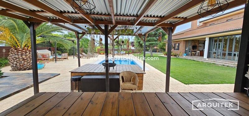 Foto 8cc2673b-7262-455e-8b8d-dc8ef015ef42. Chalet oportunidad , chalet exclusivo parcela 2300m2 con jardín y piscina en Alpicat