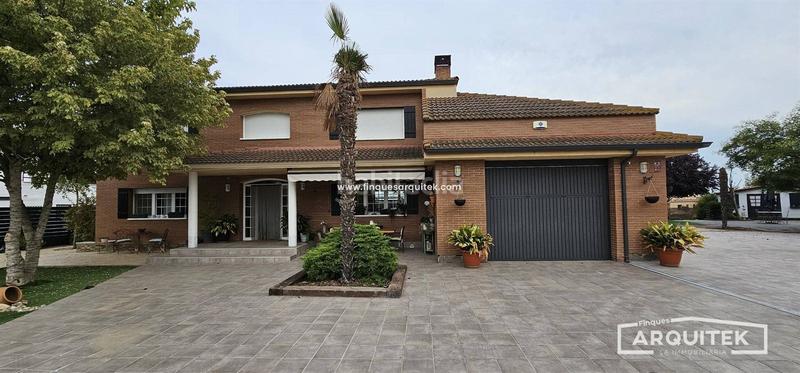 Foto d15802cb-fc78-4c32-84db-efc50d715b4c. Chalet oportunidad , chalet exclusivo parcela 2300m2 con jardín y piscina en Alpicat