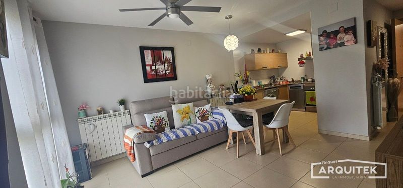 Foto e228cbb8-5aea-42b4-918e-6714f4ddd8e2. Apartament amb calefacció aparcament a Magraners Lleida