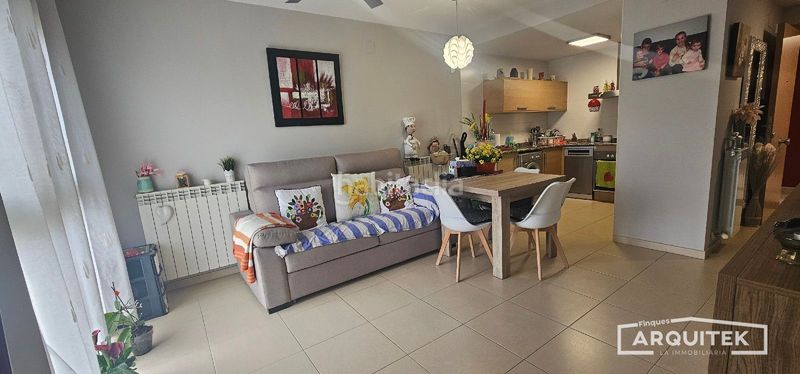 Foto eea9d1b5-8fce-41ef-8089-4db12d664b51. Apartament amb calefacció aparcament a Magraners Lleida