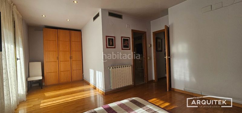 Foto ad06ef3c-e677-43a0-ba87-522d59b052ce. Casa adossada a Joc de la Bola - Camps d'Esports Lleida