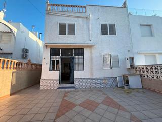 Chalet  Calle bruselas. Viviendas en la costa