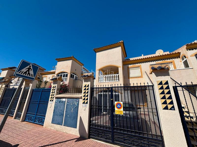 Foto 47ab028e-c89b-4509-b613-d5147a868558. Chalet in avenida rosa mazón valero 18 in Parque Acuático - Sector 25 Torrevieja