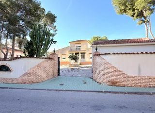 Chalet en Calle almendro 42