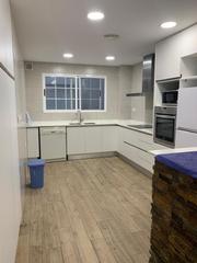 Affitto Appartamento in Centro-El Castillo. Excelente piso en alquiler
