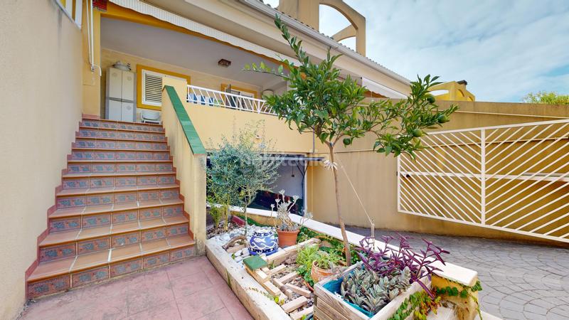 Foto df358027-c2ca-449d-a7bf-7b68666e2d11. Reihenhaus mit parking in Corinto-Almardà Sagunt