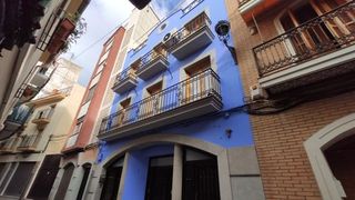 Casa  Calle de paca guillem. Casa con 5 habitaciones con parking