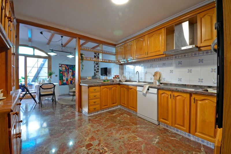 Foto a2bf2e01-e451-44b2-b6eb-663f00c9e3ac. Casa amb xemeneia aparcament a Sax