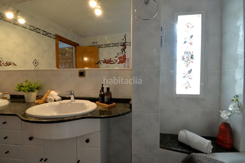 Foto cf48438a-b890-4b0d-b212-d5ce171ee6e7. Casa amb xemeneia aparcament a Sax