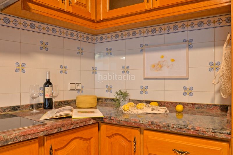 Foto f4ae7852-9b4c-4f0c-a0d3-b57e930d4e4a. Casa amb xemeneia aparcament a Sax