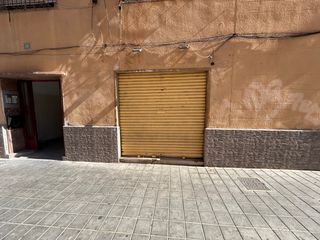 Lloguer Local Comercial  Calle general ros de olano. Local con gran circulación de gente