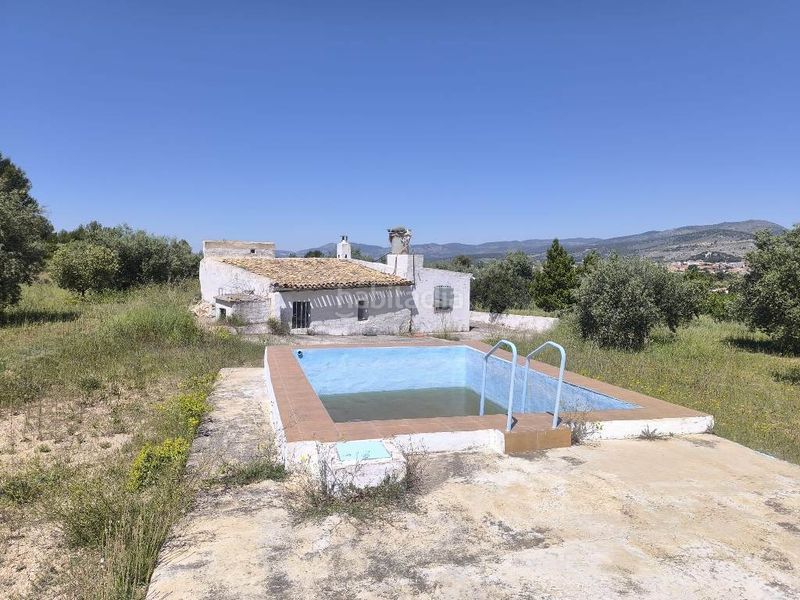 Foto df0de2cc-79cb-4beb-9109-c58ceb7e72d0. Xalet amb piscina a Ibi