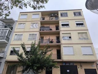 Appartement  Carrer castalla 77. Piso zona cerca centro