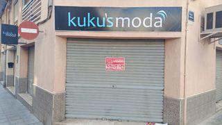 Business premise in Calle rosales 26. Local haciendo esquina