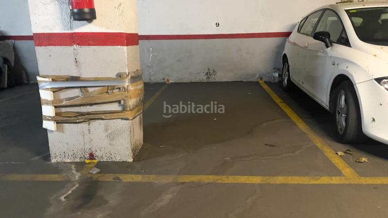 Foto b8dd0ed2-0525-4f42-b04c-e85bb4d3b939. Parking voiture dans Catalunya - Fontetes Cerdanyola del Vallès