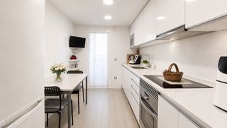 Planta baja en Can Clos-Pinetons. Exclusiva planta baja con espectacular terraza de 100 m�, plaza